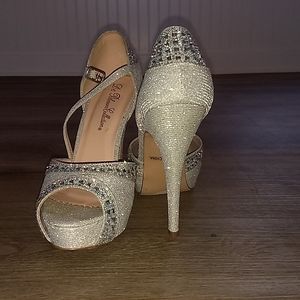 De Blossom Collection cocktail heel.